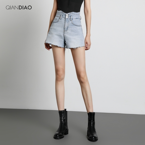 Jean Short Size 24 - Picture 2 of 3